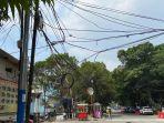 semerawut-kabel-optik-di-jalan-dr-susilo-grogol.jpg