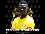 striker-anyar-bhayangkara-fc-ezechiel-ndouassel.jpg