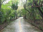 suasana-hutan-kota-srengseng-terletak-di-jalan-h-kelik.jpg