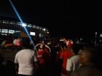 suporter-timnas-indonesia-di-stadion-pakansari-2_20161214_204039.jpg