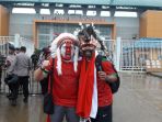 suporter-timnas-indonesia-di-stadion-pakansari_20161214_184050.jpg