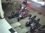 tangkapan-kayar-video-aksi-curanmor-bersenjata-api.jpg