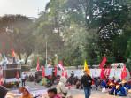 tani-di-patung-kuda.jpg