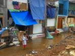 terendam-20151109banjir-warga-kampung-pulo-keluhkan-tak-ada-saluran-air_20151109_155927.jpg