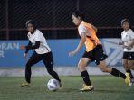 timnas-wanita-indonesia-jalani-latihan-perdana-di-pancoran-soccer-field-kamis-2362022.jpg