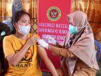 vaksinasi-covid-19-massal-di-lingkungan-s.jpg