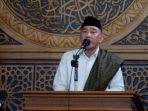 wali-kota-depok-mohammad-idris-saat-menjadi-khotib-solat-idul-fitri.jpg