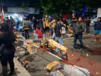 warga-blokade-jalan-arah-Slipi.jpg