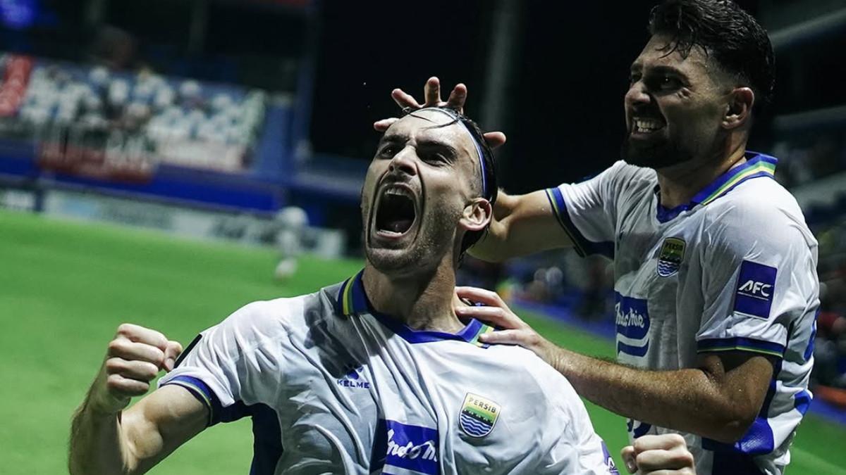 BANGKOK UNITED VS PERSIB BANDUNG - Potret aksi laga di pertandingan Bangkok United kontra Persib Bandung yang digelar di Pathum Thani Stadium, Rabu (1/10/2025).