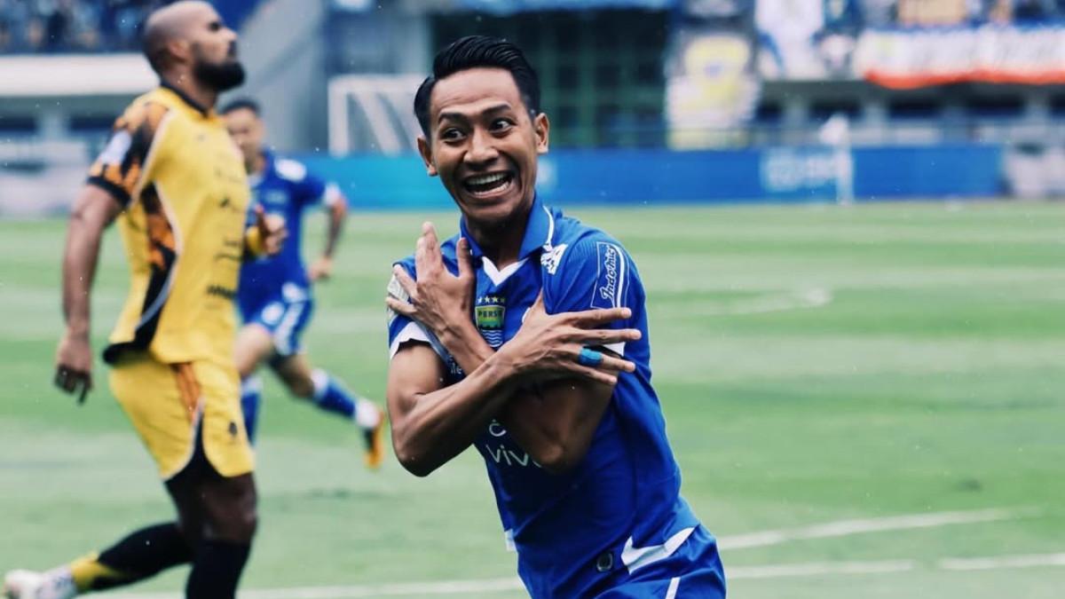 PROFIL - Foto Beckham Putra berseragam Persib Bandung. Beckham Putra, pemain Persib Bandung yang bisa Jadi kunci Bojan Hodak di Leg 2 vs Ratchaburi FC.