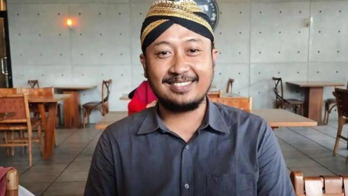 DINOBATKAN JADI PB XIV - Putra dalem tertua Sinuhun Pakubuwono XIII, KGPH Hangabehi atau yang juga dikenal KGPH Mangkubumi, ditemui Jumat (7/11/2025). Ia dinobatkan menjadi Pakubuwono XIV oleh LDA Keraton Solo, Kamis (13/11/2025).