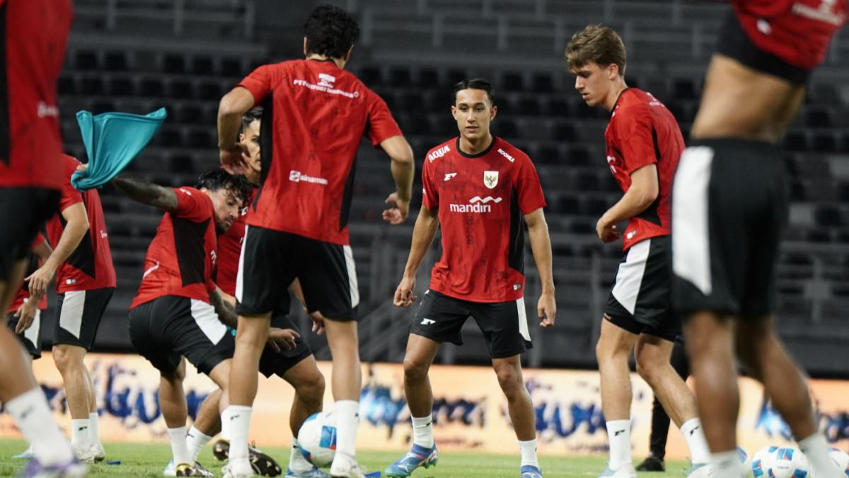 Dua pemain baru Timnas Indonesia, Mauro Zijlstra dan Miliano Jonathans pada latihan perdana jelang lawan China Taipei di FIFA Matchday September 2025.