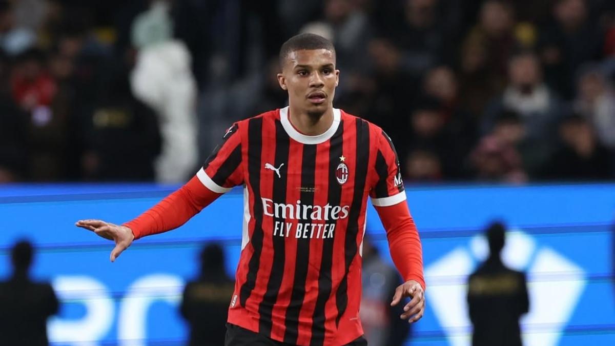 BURSA TRANSFER - Sosok Malick Thiaw ketika memberi arahan untuk rekannya di AC Milan (4/1/2025).