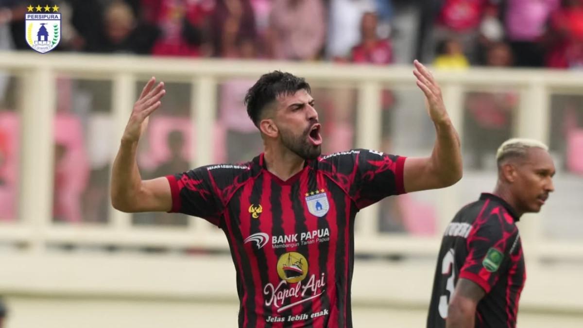 RUMOR TRANSFER - Foto Matheus Silva saat berseragam Persipura Jayapura.