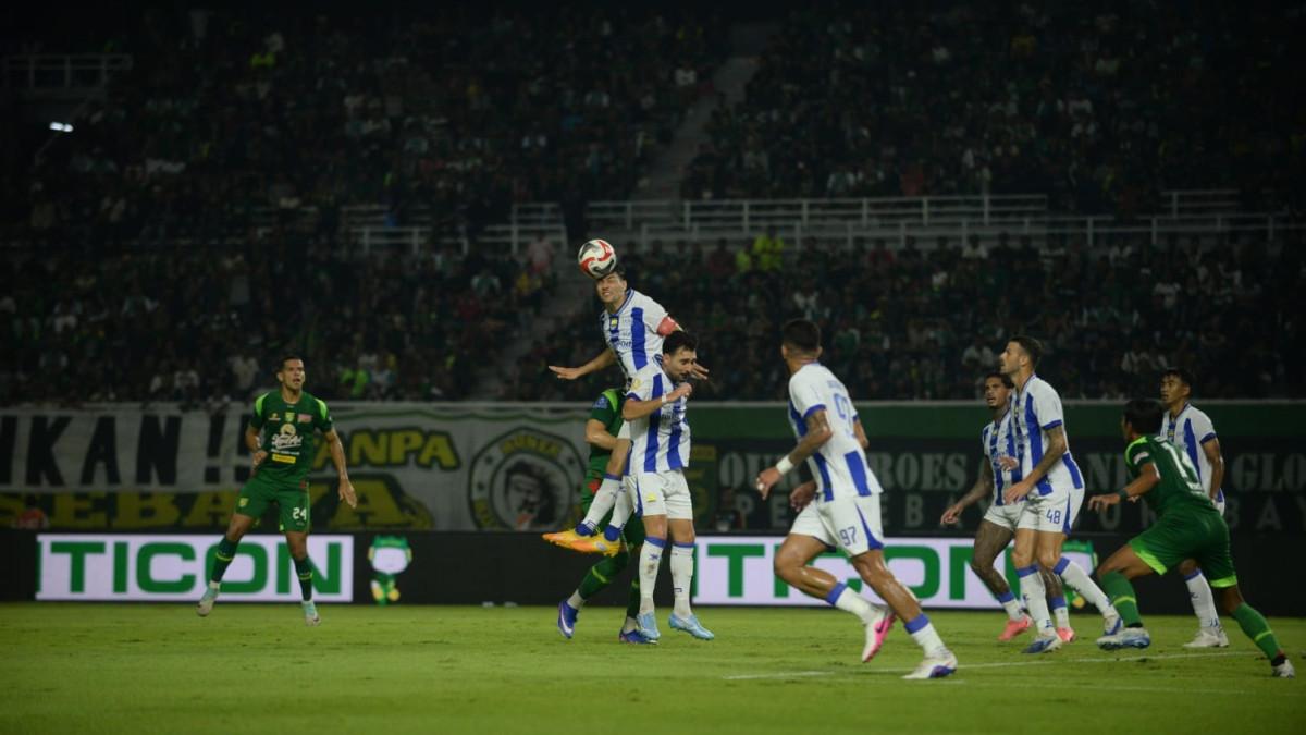 Duel sengit Persebaya Surabaya vs Persib Bandung digelar di Stadion Gelora Bung Tomo (GBT), Senin (2/3/2026), pukul 20.30 WIB.