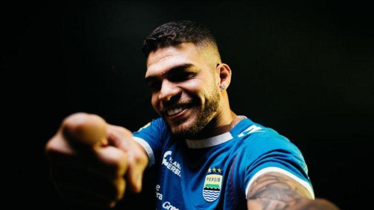 PROFIL BERGUINHO - Potret pemain gelandang-serang asal Brasil, Berguinho menjadi rekrutan Persib Bandung dalam masa bursa transfer Liga 1 musim 2025/2026 yang diambil dalam website persib. Inilah profil Berguinho, sosok Persib Bandung yang terancam absen pada laga kontra Bangkok United, AFC Champions League Two 2025/2026.