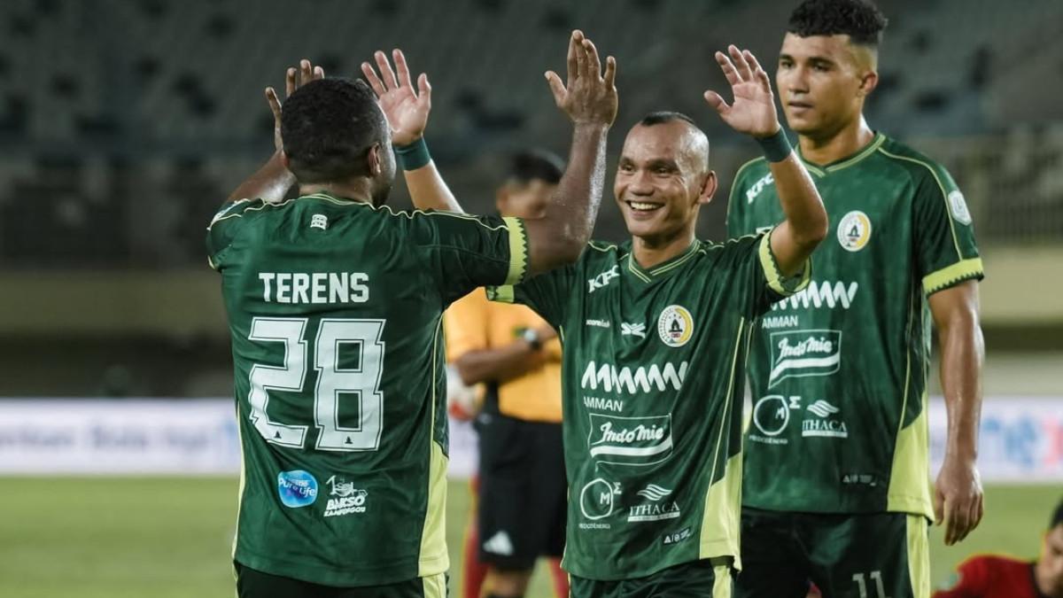 CHAMPIONSHIP 2025/2026 - Cuplikan laga PSS Sleman vs Persipal Palu dalam lanjutan Championship 2205/2026 di Stadion Maguwoharjo, Sleman, Yogyakarta pada Minggu, 28 Desember 2025. Slemania dan BCS tetap layangkan kritik meski PSS Sleman berhasil menang telak atas Persipal Palu.