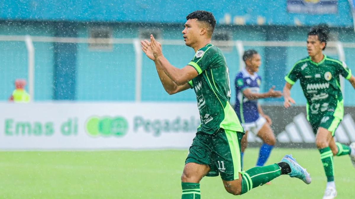 PERSIKU KUDUS VS PSS SLEMAN - Potret selebrasi gol bomber PSS Sleman, Gustavo Tocantins dalam laga kontra Persiku Kudus di Stadion Wergu Wetan, Kudus, Jawa Tengah, Minggu (21/9/2025).