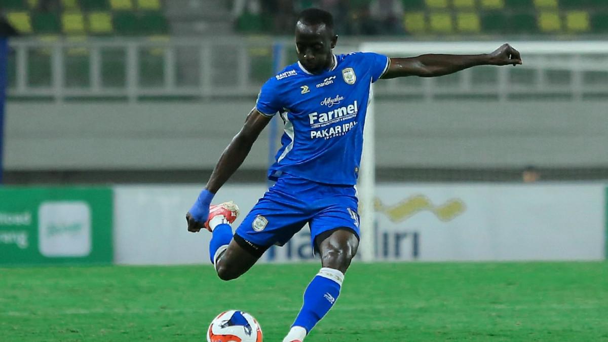 BREAKING NEWS - Makan Konate Sukses Penalti, Sumsel United Kehilangan 1 Pemain Lawan Adhyaksa FC