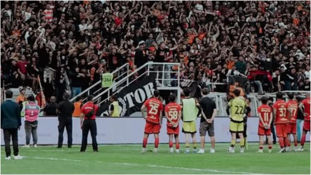 SELEBRASI SEUSAI LAGA - Potret selebrasi seusai laga di laga Persija Jakarta kontra Borneo FC di Stadion Jakarta International Stadium (JIS).