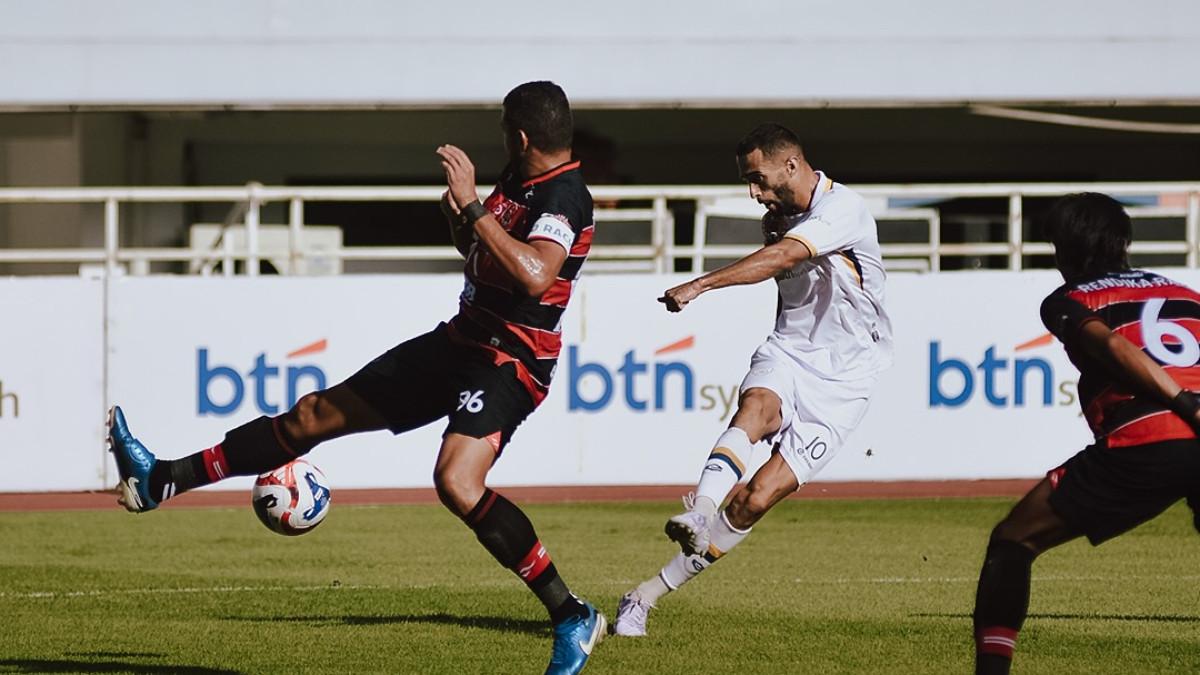 CUPLIKAN LAGA - Potret peluang Enzo Celestine dalam laga Persikad Depok kontra Persekat Tegal.
