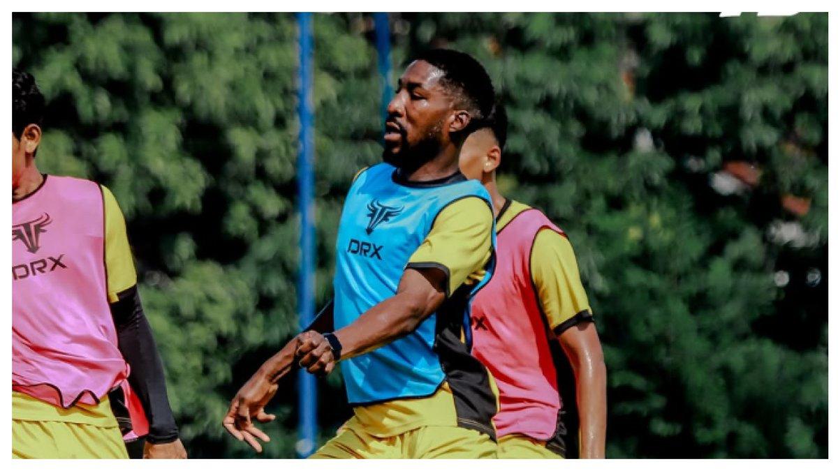 SESI LATIHAN - Potret Boubakary Diarra saat menjalani sesi latihan bersama PSIS Semarang pada Sabtu (5/4/2025).