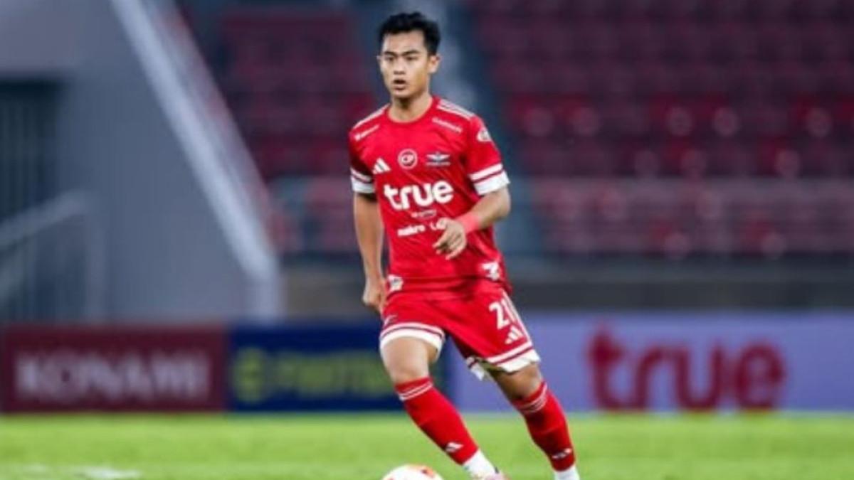 Pemain Timnas Indonesia, Pratama Arhan saat bermain bersama Bangkok United melawan BG Panthum di Liga Thailand 2025/2026 di Thammasat Stadium, Sabtu (30/8/2025).