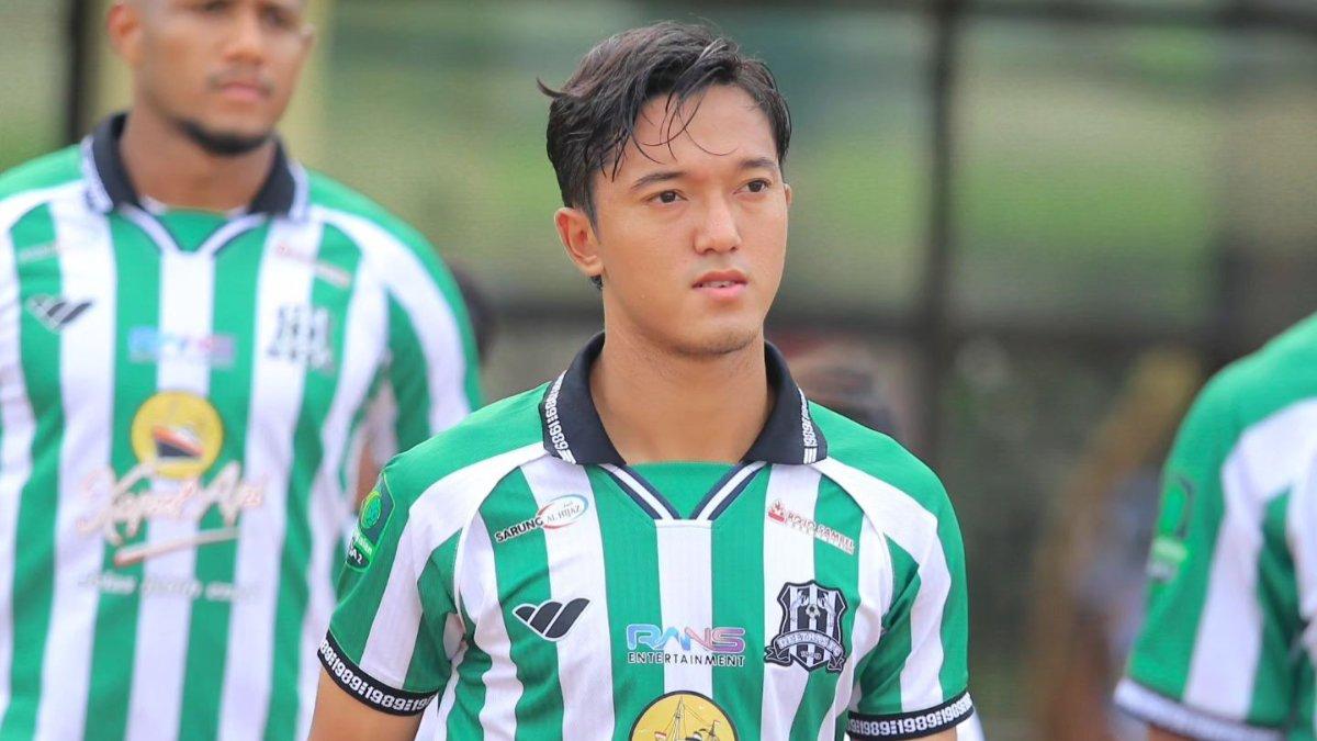 Potret Raka Cahyana ketika mengenakan seragam Deltras FC. Raka Cahyana tampil gemilang bersama PSIM Yogyakarta pada musim 2025/2026.