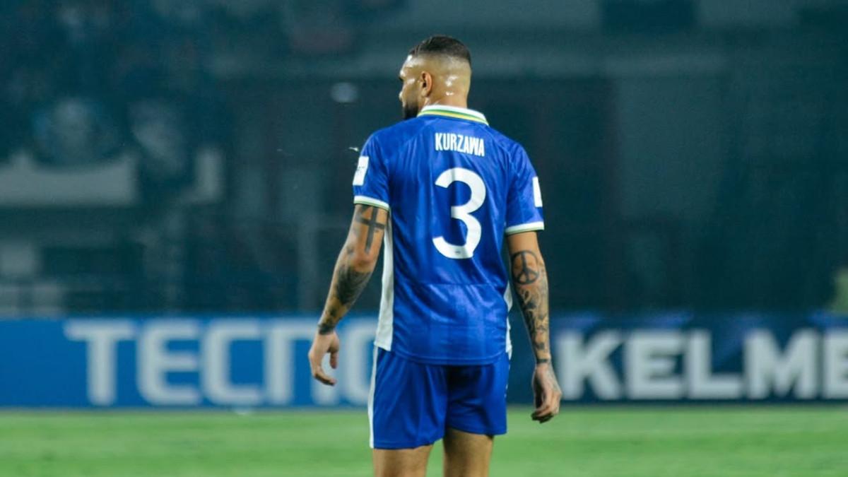 Layvin Kurzawa saat bermain untuk Persib Bandung.