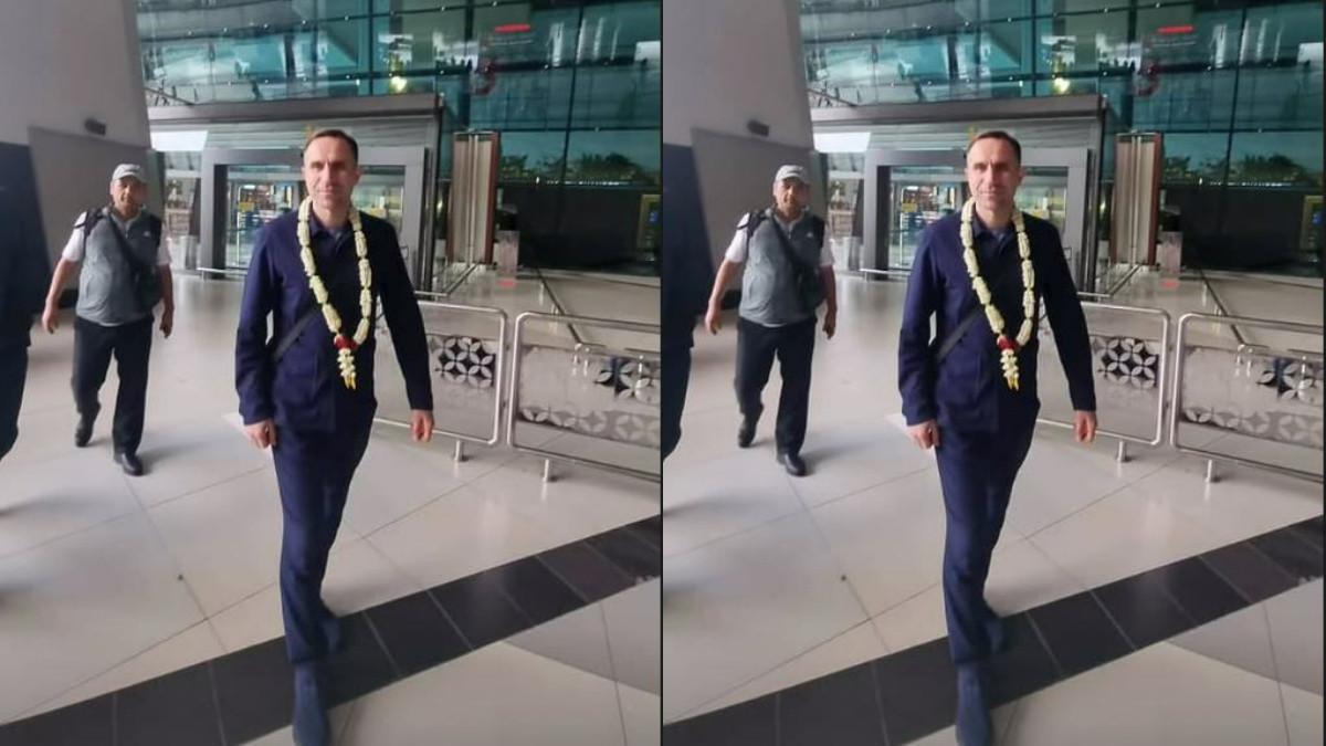 TIMUR KAPADZE - Mantan pelatih Timnas Uzbekistan, Timur Kapadze telah tiba di Indonesia, Jumat (21/11/2025).