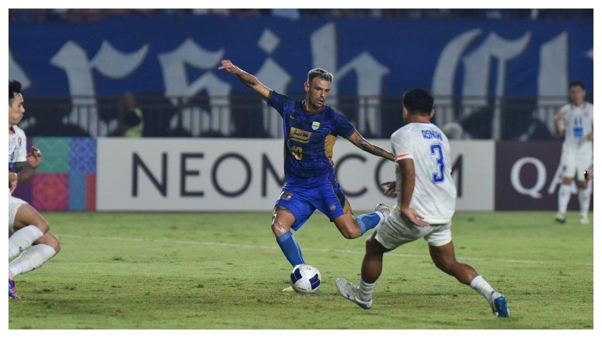 Sosok Tyrone del Pino: Dulu Dianggap Titik Lemah, kini Jadi Mesin Gol Baru Persib Bandung