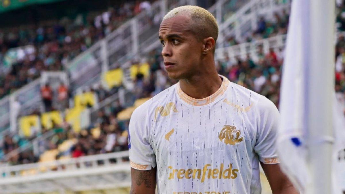 KABAR MANTAN - Potret Wiliam Marcilio saat memperkuat Arema FC di gelaran Liga 1 2024/2025,