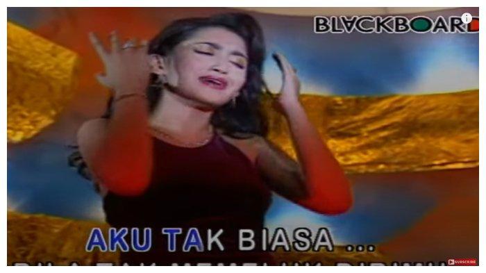 Kunci (Chord) Gitar dan Lirik Lagu 'Aku Tak Biasa' oleh Alm. Alda Risma, Lagu Lawas Populer