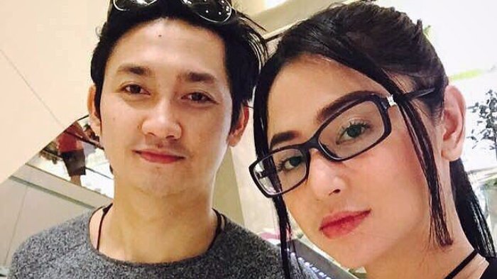 Balas Komen Netizen soal Kedekatannya dengan Asisten, Dewi Perssik: Kalau Dijodohkan Ya Makasih