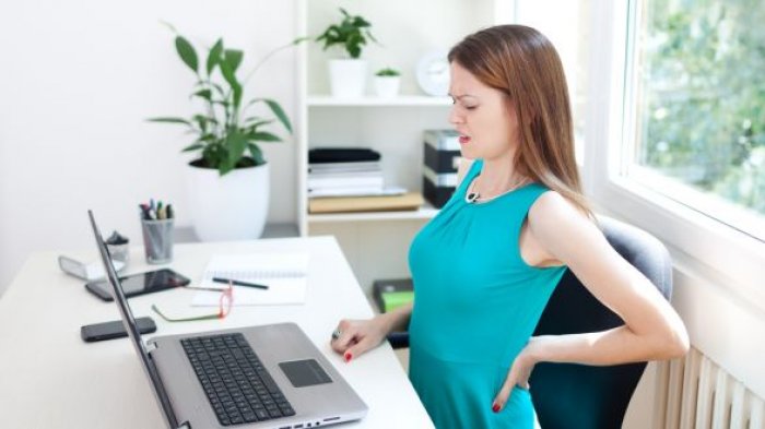 6 Cara Menjaga Kesehatan Saat Duduk Terlalu Lama di Tempat Kerja!