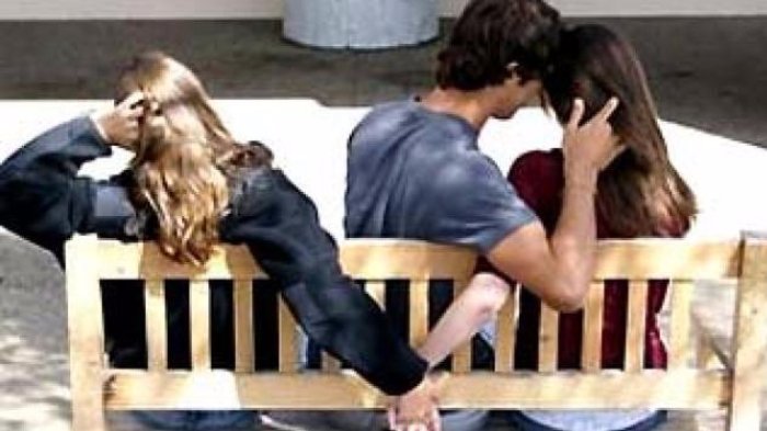 Rus transvestitlari sikishadi Ogriqdan qichqirishga majbur qiladigan qattiq anal urish videolari