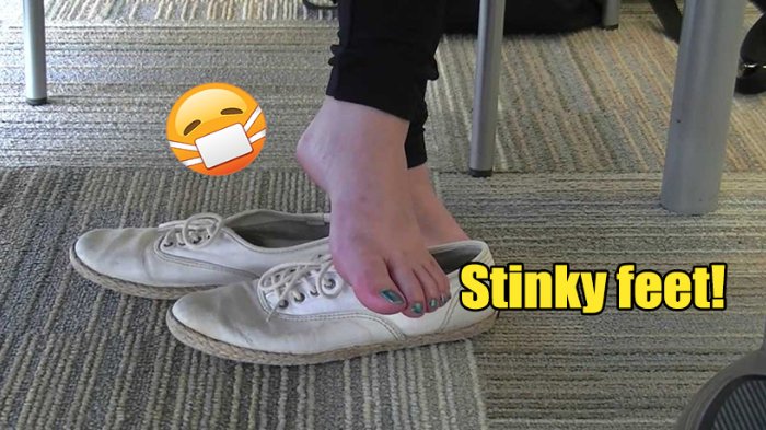 Persembunyian Pencuri Ini Terpergok Pemilik Rumah hanya Karena Bau Kakinya yang Tidak Sedap