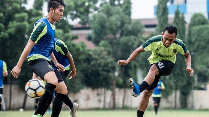 Hanya Sisakan Irfan Jaya, 2 Gelandang Persebaya Surabaya Ini Dimungkinkan Jadi Penyerang Bayangan