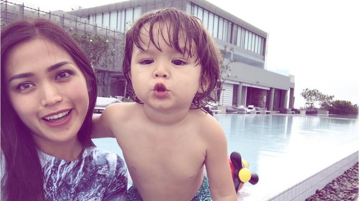 Potret Kebahagian Jessica Iskandar dan El Barrack saat di Amerika Serikat Bersama Pria Istimewa Ini