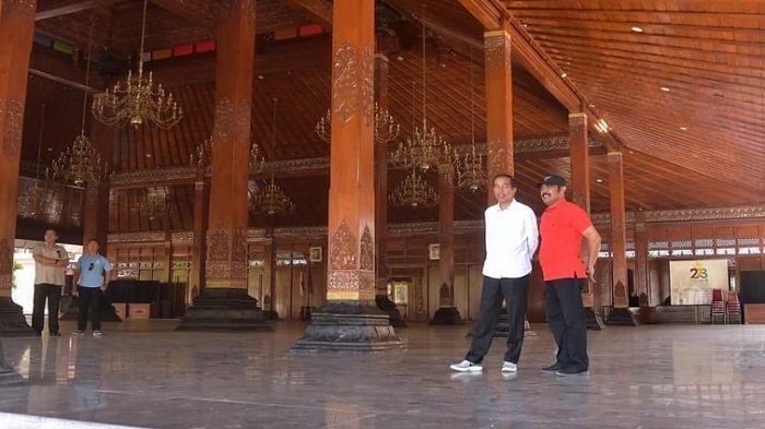 Mudik ke Solo, Jokowi Lihat Perubahan di Pagar dan Kaca Balai Kota: Agar Semakin Dekat dengan Rakyat