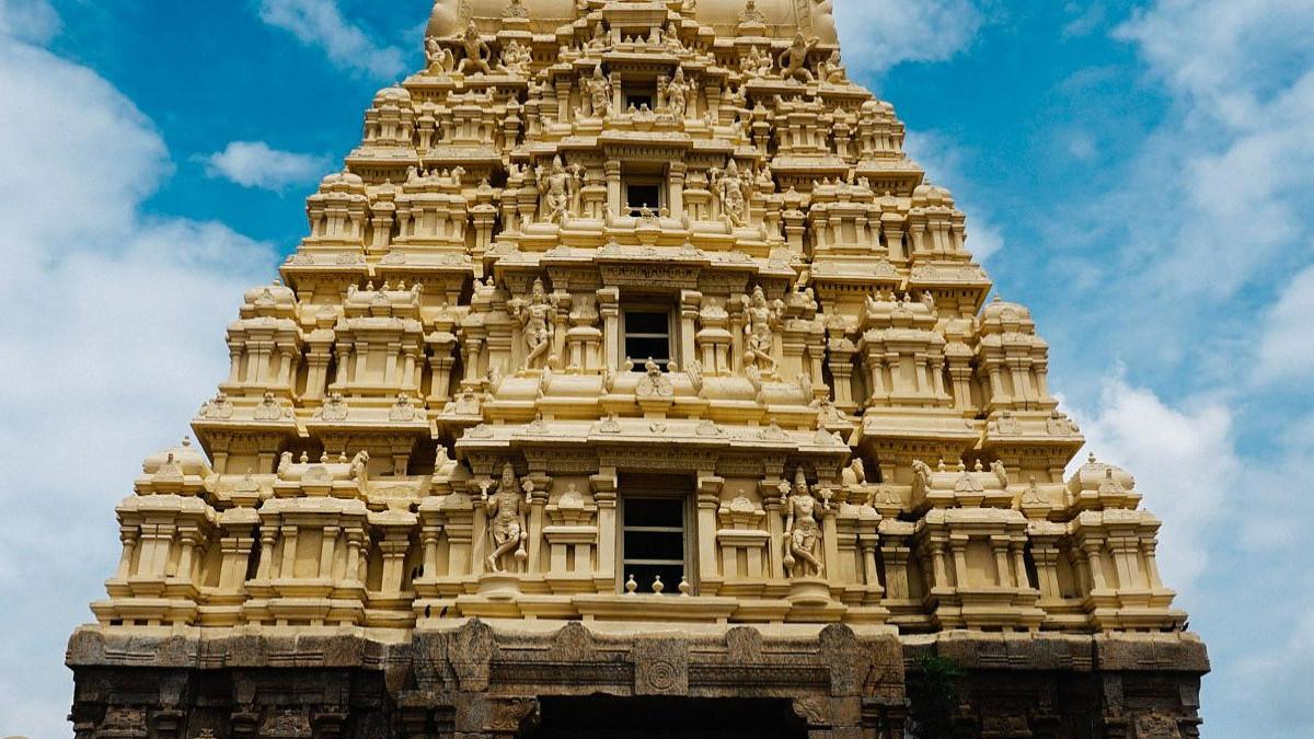 KUIL SRI RANGANATHASWAMY-Penampakan Kuil Sri Ranganathaswamy.Kuil Hindu termegah di India.Lima kuil terbesar di dunia.