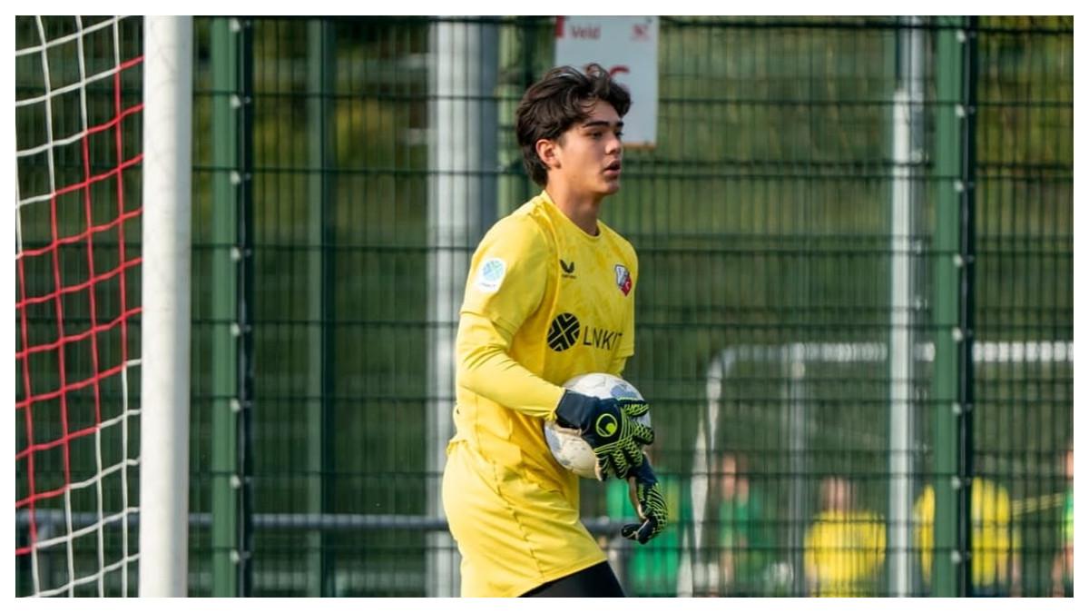 MIKE RAJASA - Mike Rajasa saat bermain sebagai kiper di Utrecht U17, foto unggahan instagram pribadinya pada Minggu (19/10/2025).