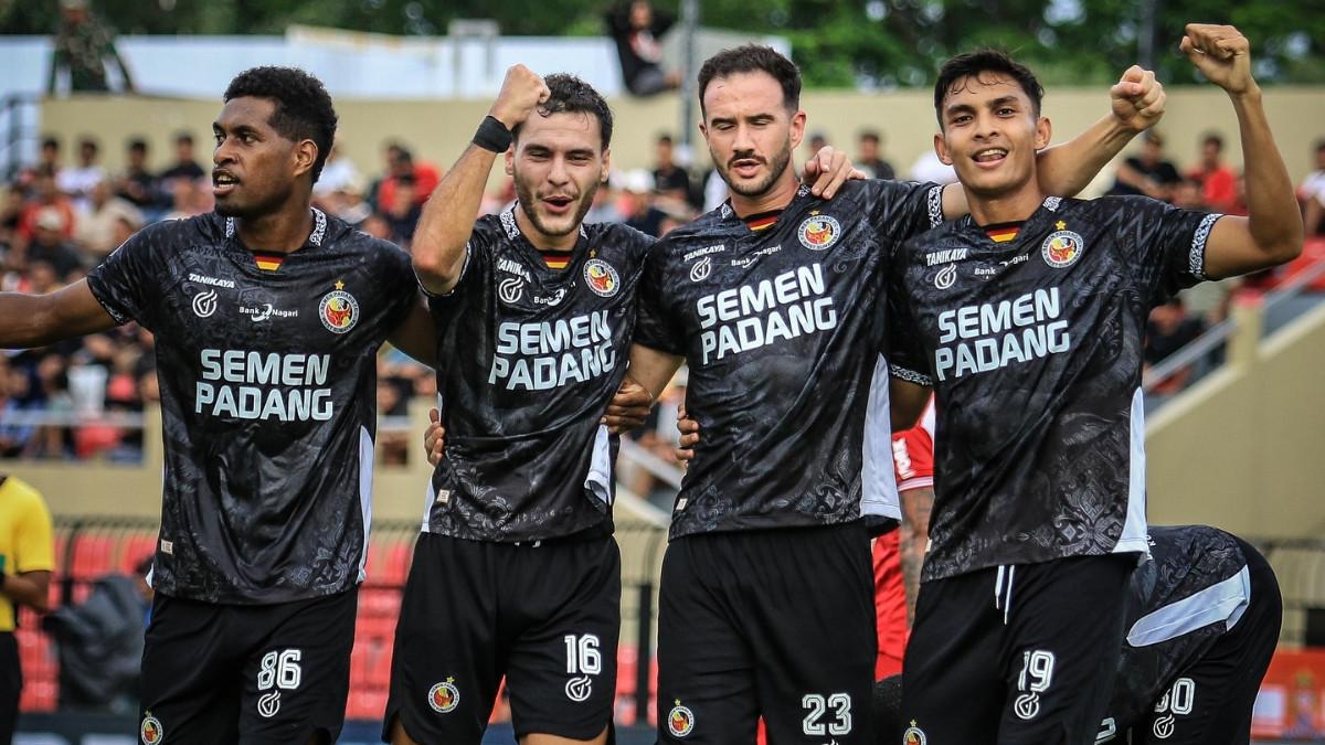 BURSA TRANSFER SUPER LEAGUE - Para pemain Semen Padang melakukan selebrasi setelah mencetak gol dalam sebuah laga di Super League 2025/2026.