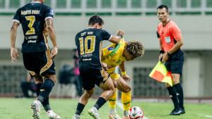 Cuplikan-pertandingan-Dewa-United-vs-Persebaya-Suraba.jpg