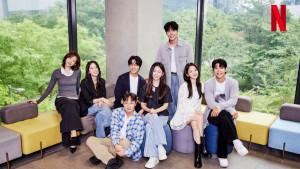 FILM-BARU-Para-pemain-dari-serial-Netflix-All-of-Us-Are-Dead.jpg