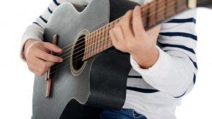 ILUSTRASI-BERMAIN-GITAR-ilustrasi-chord-gitar-2.jpg