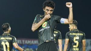 Kapten-Barito-Putera-Bayu-Pradana-merayakan-gol-ke-gawang-Deltras-FC.jpg