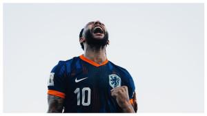 Memphis-Depay-saat-merayakan-gol-bersama-Timnas-Belanda.jpg