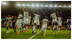 Para-pemain-Senegal-melakukan-selebrasi-gol-dari-Sadio-Mane-ke-gawang-Mauritania.jpg