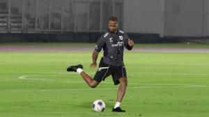 Pelatih-Timnas-Indonesia-Patrick-Kluivert-saat-berada-di-Stadion-Madya.jpg
